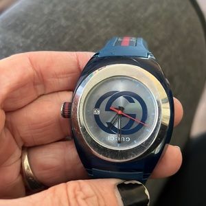 Gucci watch with broken strap. I’m too lazy too get it fixed. Works great.